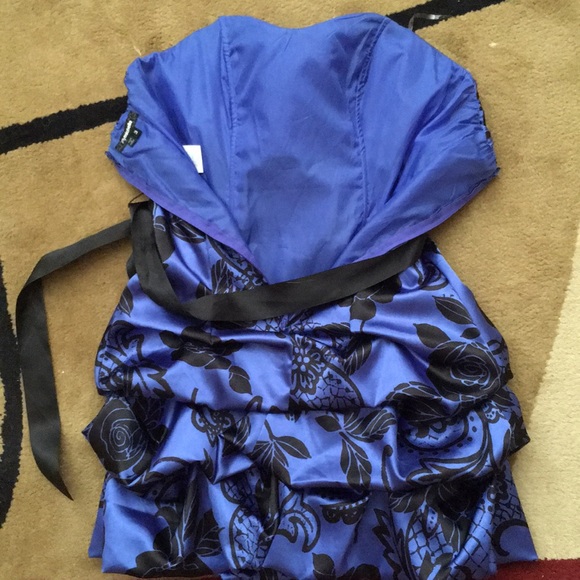 Dress - Picture 2 of 3